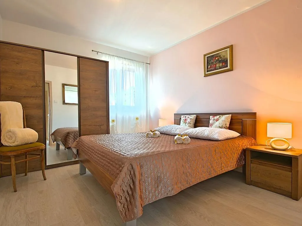Charming Beachfront Holiday Home In Porec 0*,