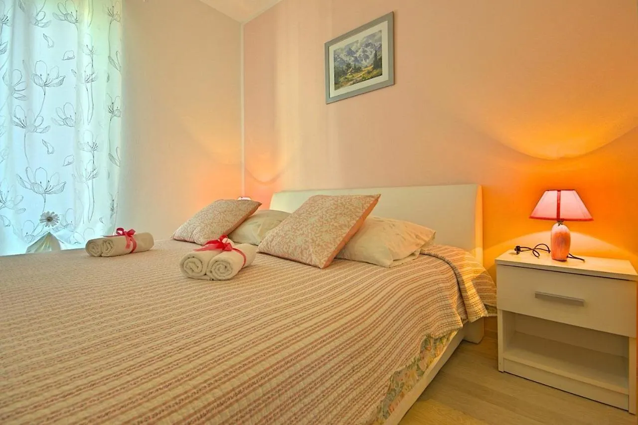 Charming Beachfront Holiday Home In Porec 0*,